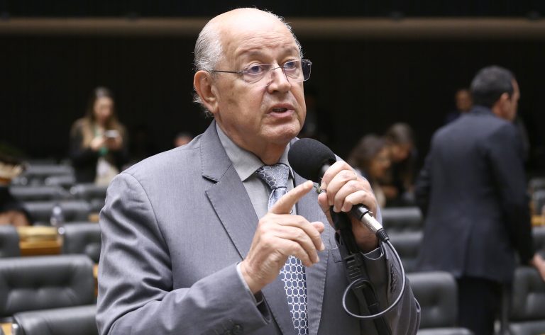 Deputado Luiz Carlos Hauly (Podemos-PR) fala no Plenário da Câmara dos Deputados