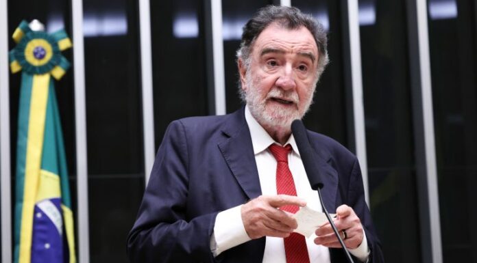 Comissão aprova critérios para colação de grau antecipada em universidades Comissão aprova critérios para colação de grau antecipada em universidades