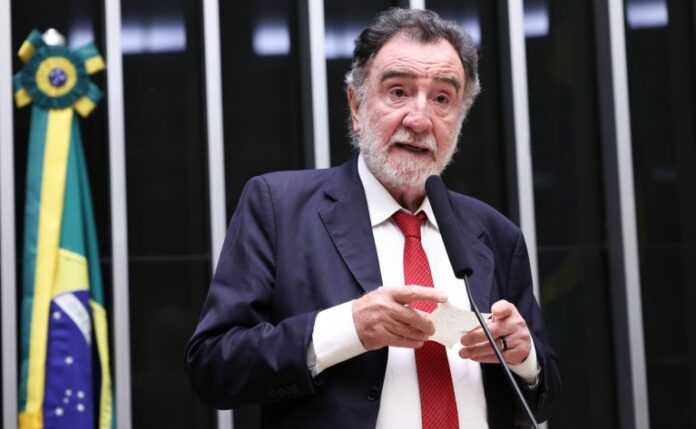 Comissão aprova critérios para colação de grau antecipada em universidades Comissão aprova critérios para colação de grau antecipada em universidades