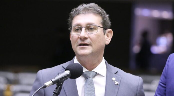 Comissão aprova desconto em voo para acompanhante de passageiro com necessidade especial Comissão aprova desconto em voo para acompanhante de passageiro com necessidade especial