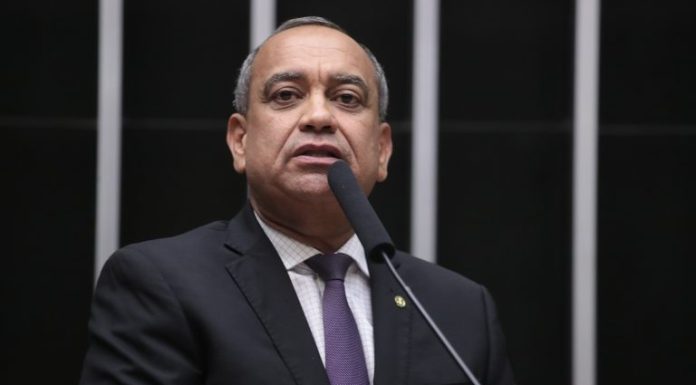 Comissão aprova direito a documentos civis essenciais em braile Comissão aprova direito a documentos civis essenciais em braile