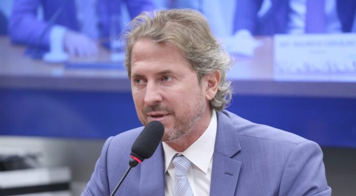 Comissão aprova diretrizes para incentivar trabalho voluntário e solidariedade na educação Comissão aprova diretrizes para incentivar trabalho voluntário e solidariedade na educação