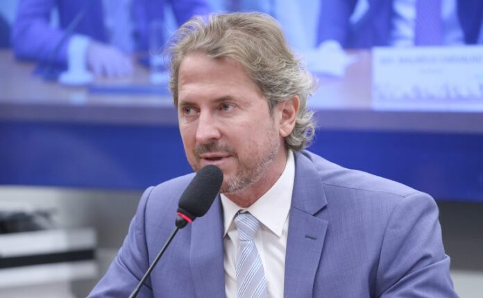 Comissão aprova diretrizes para incentivar trabalho voluntário e solidariedade na educação Comissão aprova diretrizes para incentivar trabalho voluntário e solidariedade na educação