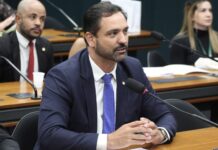 Comissão aprova incentivo a tomadas e tecnologias de conforto em ônibus urbanos Comissão aprova incentivo a tomadas e tecnologias de conforto em ônibus urbanos