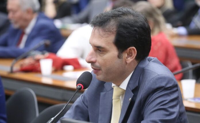 Comissão aprova incluir no Farmácia Popular remédios essenciais ao tratamento de autistas