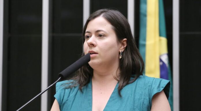 Comissão aprova inclusão de livros didáticos e jurídicos na política de logística reversa Comissão aprova inclusão de livros didáticos e jurídicos na política de logística reversa