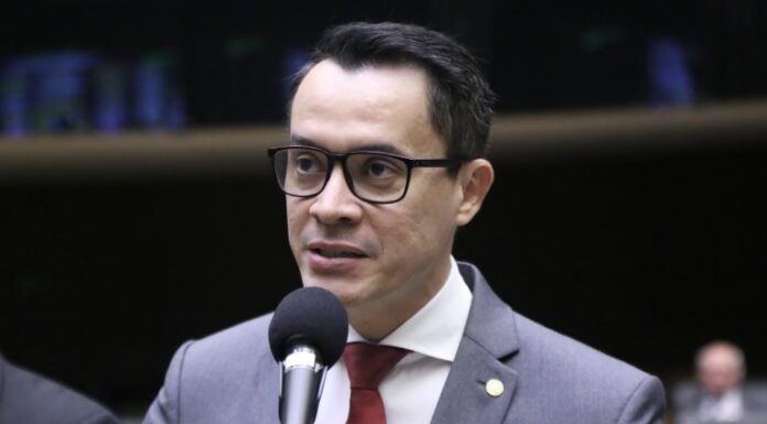 Comissão aprova instituição, em lei, de símbolo da pessoa idosa Comissão aprova instituição, em lei, de símbolo da pessoa idosa