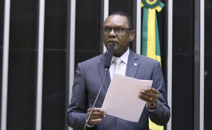 Comissão aprova isenção de imposto sobre materiais de montadoras doados ao Senai Comissão aprova isenção de imposto sobre materiais de montadoras doados ao Senai
