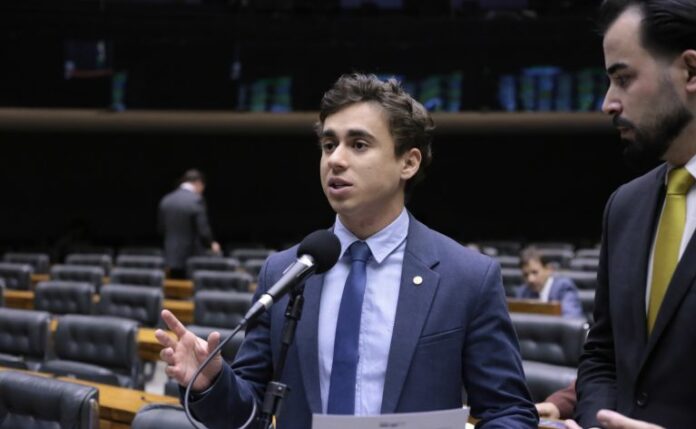 Comissão aprova medidas contra erotização precoce nas escolas Comissão aprova medidas contra erotização precoce nas escolas