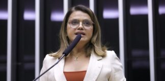 Comissão aprova meia-entrada para mulheres em jogos de futebol Comissão aprova meia-entrada para mulheres em jogos de futebol