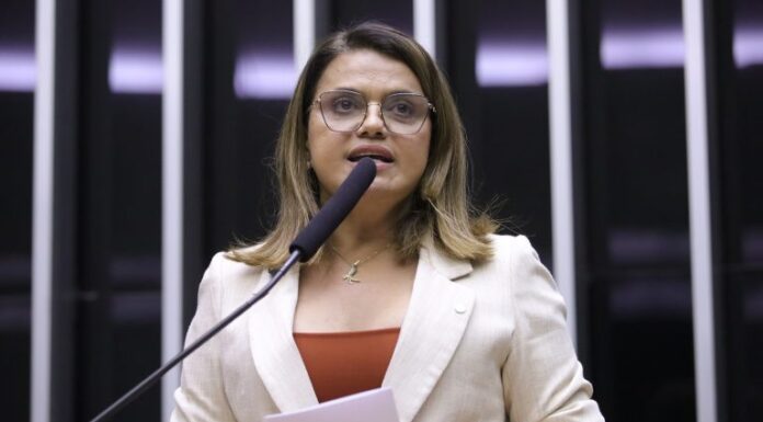 Comissão aprova meia-entrada para mulheres em jogos de futebol Comissão aprova meia-entrada para mulheres em jogos de futebol