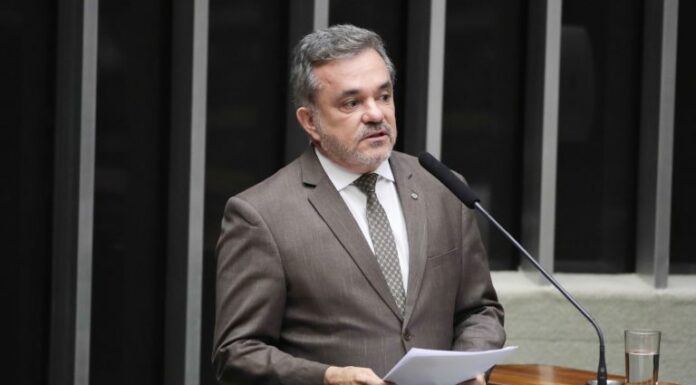 Comissão aprova multa para grande empresa que atrasa pagamento a fornecedor Comissão aprova multa para grande empresa que atrasa pagamento a fornecedor