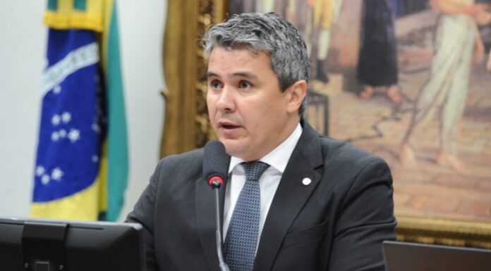 Comissão aprova obrigatoriedade de álcool em gel e cartazes sobre higiene em hospitais Comissão aprova obrigatoriedade de álcool em gel e cartazes sobre higiene em hospitais