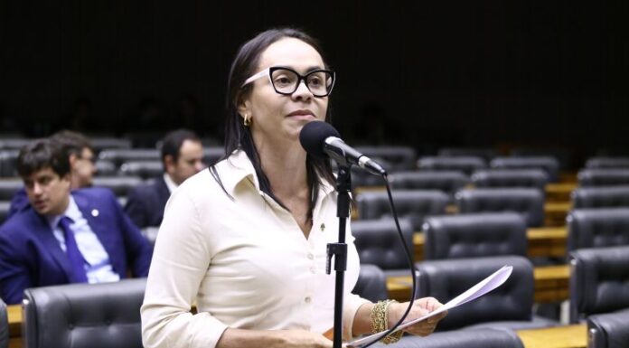 Comissão aprova obrigatoriedade de bares e casas noturnas prestarem auxílio a mulheres em situação de risco Comissão aprova obrigatoriedade de bares e casas noturnas prestarem auxílio a mulheres em situação de risco