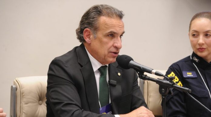 Comissão aprova penas mais rígidas para corridas ilegais perto de escolas e hospitais Comissão aprova penas mais rígidas para corridas ilegais perto de escolas e hospitais