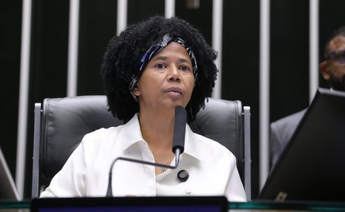 Comissão aprova política educação para proteção e respeito aos animais