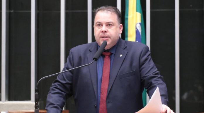 Comissão aprova prazos para municípios atualizarem regras de instalação de antenas Comissão aprova prazos para municípios atualizarem regras de instalação de antenas