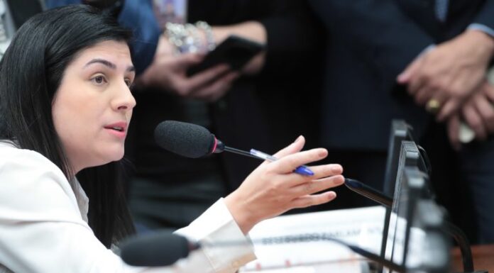 Comissão aprova prioridade no SUS para mulher que perde filho na gravidez ou no parto Comissão aprova prioridade no SUS para mulher que perde filho na gravidez ou no parto