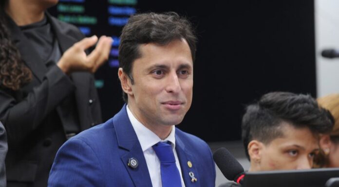 Comissão aprova prioridade para pessoa com deficiência de baixa renda na CNH gratuita Comissão aprova prioridade para pessoa com deficiência de baixa renda na CNH gratuita
