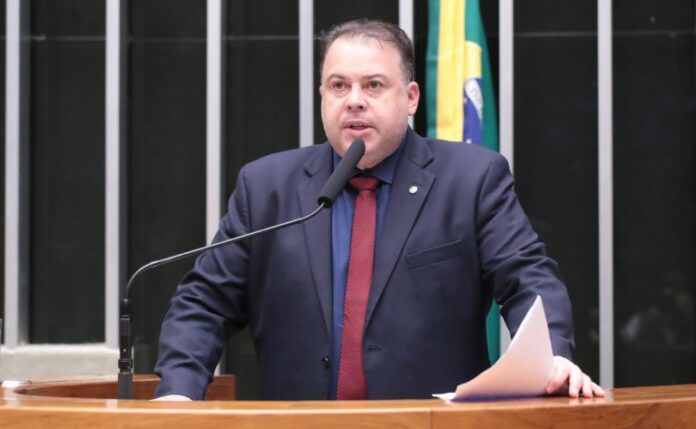 Comissão aprova programa para treinar prefeitos e servidores sobre lei de antenas