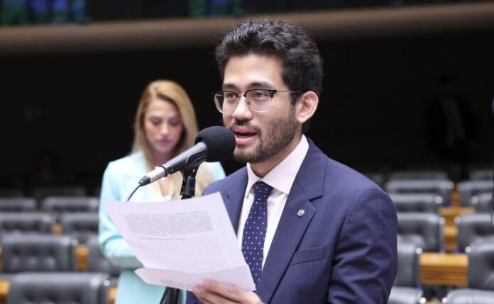 Comissão aprova proibição de "cálculo por dentro" de tributos