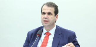 Comissão aprova proibição de ligações telefônicas por robôs Comissão aprova proibição de ligações telefônicas por robôs