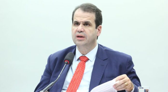 Comissão aprova proibição de ligações telefônicas por robôs Comissão aprova proibição de ligações telefônicas por robôs