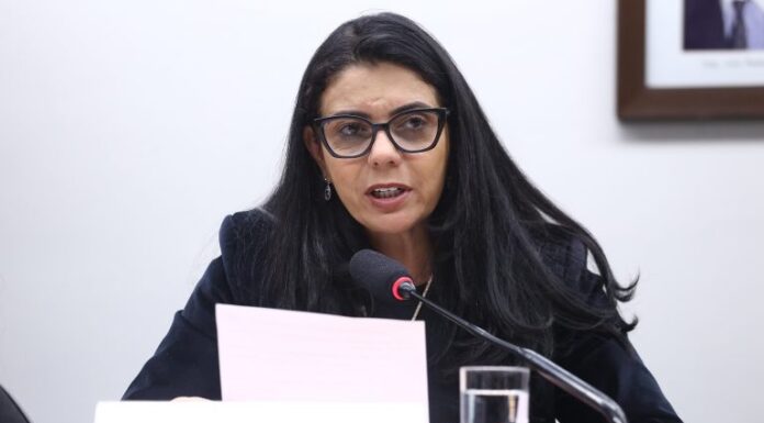 Comissão aprova proibição de nomeação em concurso público de condenados por racismo ou violência doméstica Comissão aprova proibição de nomeação em concurso público de condenados por racismo ou violência doméstica