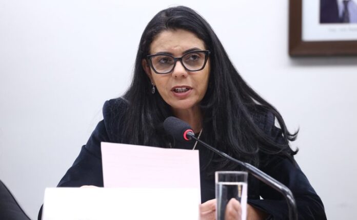 Comissão aprova proibição de nomeação em concurso público de condenados por racismo ou violência doméstica