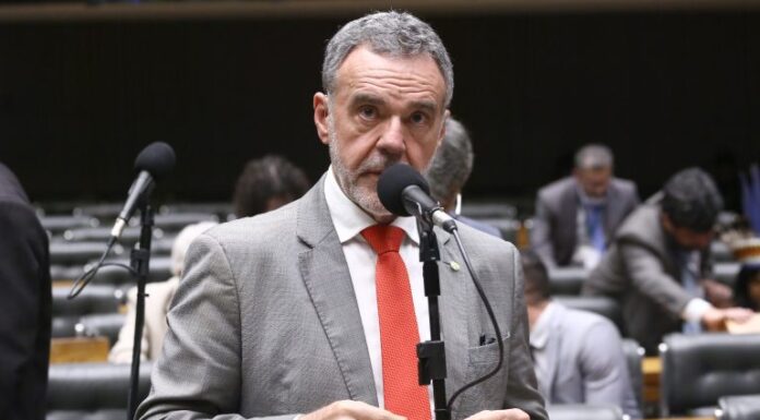 Comissão aprova proibição de reuso de embalagens de tintas imobiliárias Comissão aprova proibição de reuso de embalagens de tintas imobiliárias