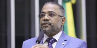 Comissão aprova projeto com regras para acesso à TV aberta em Smart TVs Comissão aprova projeto com regras para acesso à TV aberta em Smart TVs