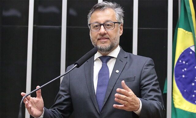 Comissão aprova projeto para garantir contrato em braile para pessoa com deficiência visual Comissão aprova projeto para garantir contrato em braile para pessoa com deficiência visual
