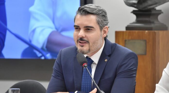 Comissão aprova projeto que agrava pena para descarte irregular de lixo hospitalar com Covid-19 Comissão aprova projeto que agrava pena para descarte irregular de lixo hospitalar com Covid-19