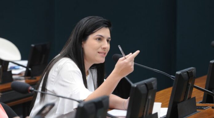 Comissão aprova projeto que amplia rede de apoio para grávidas e mães que estudam Comissão aprova projeto que amplia rede de apoio para grávidas e mães que estudam