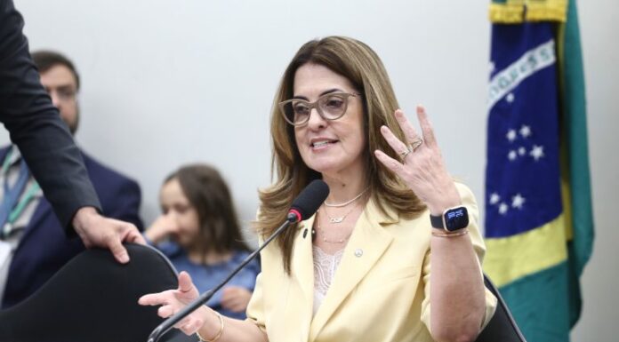 Comissão aprova projeto que amplia uso de câmeras e cria alerta contra desaparecimento de pessoas Comissão aprova projeto que amplia uso de câmeras e cria alerta contra desaparecimento de pessoas