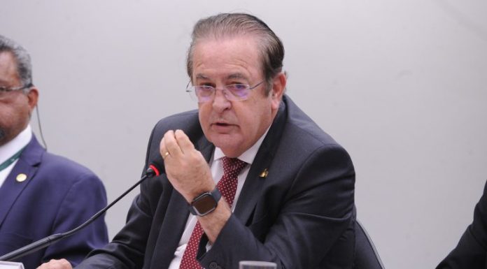 Comissão aprova projeto que autoriza extensão de estágio após conclusão de curso superior Comissão aprova projeto que autoriza extensão de estágio após conclusão de curso superior