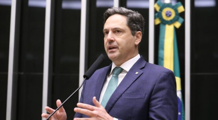 Comissão aprova projeto que classifica PCC e CV como grupos terroristas junto a 11 cartéis latinos Comissão aprova projeto que classifica PCC e CV como grupos terroristas junto a 11 cartéis latinos