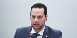 Comissão aprova projeto que concede meia-entrada para professores da educação básica em todo o Brasil Comissão aprova projeto que concede meia-entrada para professores da educação básica em todo o Brasil