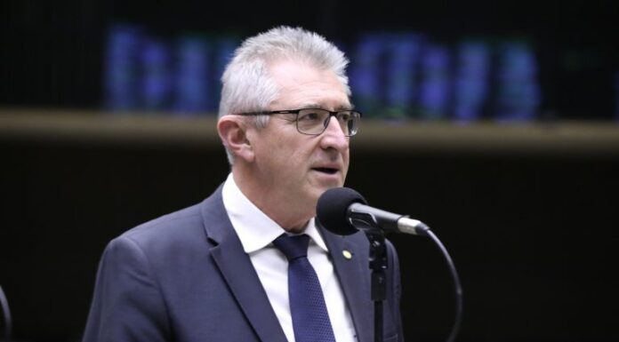 Comissão aprova projeto que cria linha de crédito para armazenagem e irrigação no campo Comissão aprova projeto que cria linha de crédito para armazenagem e irrigação no campo