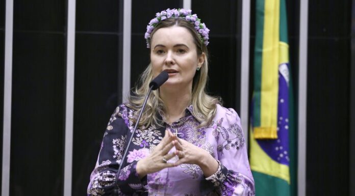 Comissão aprova projeto que deixa para estados decidirem sobre venda de bebida em estádios Comissão aprova projeto que deixa para estados decidirem sobre venda de bebida em estádios