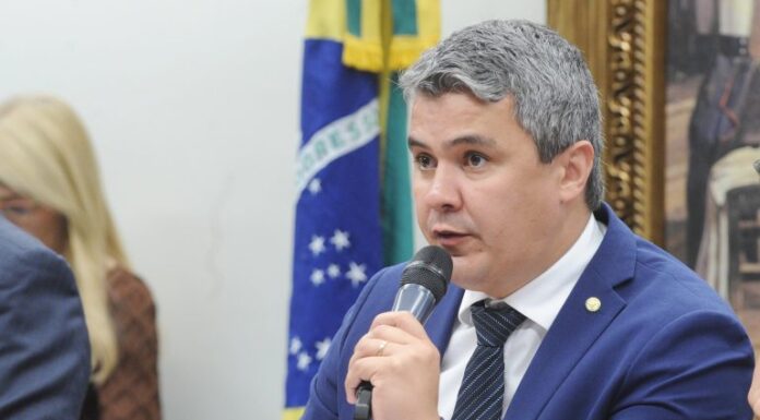 Comissão aprova projeto que estende para 60 dias a validade da CNH vencida Comissão aprova projeto que estende para 60 dias a validade da CNH vencida
