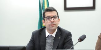 Comissão aprova projeto que fixa multa mínima de R$ 10 mil para crimes contra cães e gatos Comissão aprova projeto que fixa multa mínima de R$ 10 mil para crimes contra cães e gatos