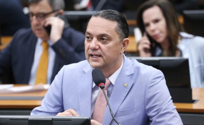 Comissão aprova projeto que institui a Política Nacional da Longevidade Comissão aprova projeto que institui a Política Nacional da Longevidade