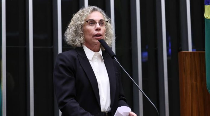 Comissão aprova projeto que mantém diretrizes do Ministério da Saúde para mamografias no SUS Comissão aprova projeto que mantém diretrizes do Ministério da Saúde para mamografias no SUS