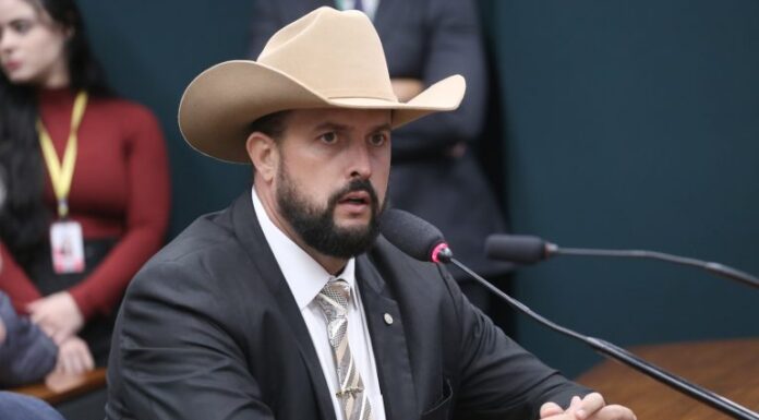 Comissão aprova projeto que muda regras para homenagens em rodovias federais Comissão aprova projeto que muda regras para homenagens em rodovias federais