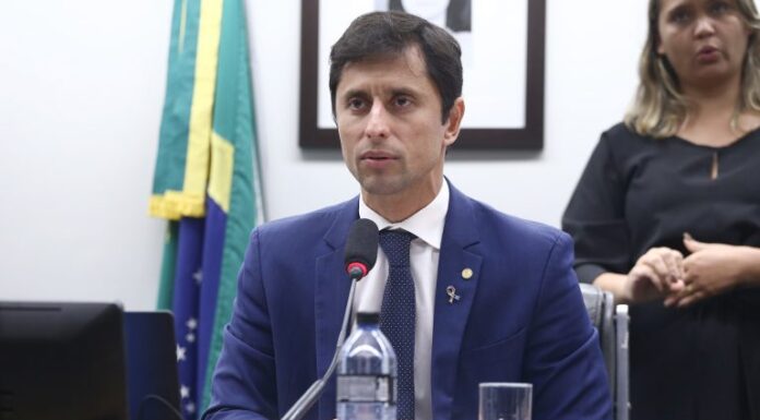 Comissão aprova projeto que obriga adaptar áreas de lazer a pessoas com deficiência Comissão aprova projeto que obriga adaptar áreas de lazer a pessoas com deficiência