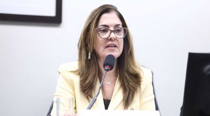 Comissão aprova projeto que obriga empresas a prevenir riscos à saúde mental Comissão aprova projeto que obriga empresas a prevenir riscos à saúde mental