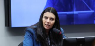 Comissão aprova projeto que obriga órgãos públicos a divulgar canais de denúncia e proteção às mulheres Comissão aprova projeto que obriga órgãos públicos a divulgar canais de denúncia e proteção às mulheres