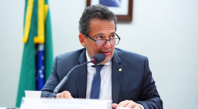 Comissão aprova projeto que permite a ex-cônjuges manter plano de saúde após separação Comissão aprova projeto que permite a ex-cônjuges manter plano de saúde após separação