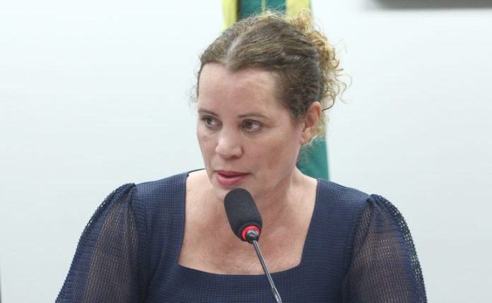 Comissão aprova projeto que permite a prefeituras vender ônibus escolar adquirido com recursos federais Comissão aprova projeto que permite a prefeituras vender ônibus escolar adquirido com recursos federais